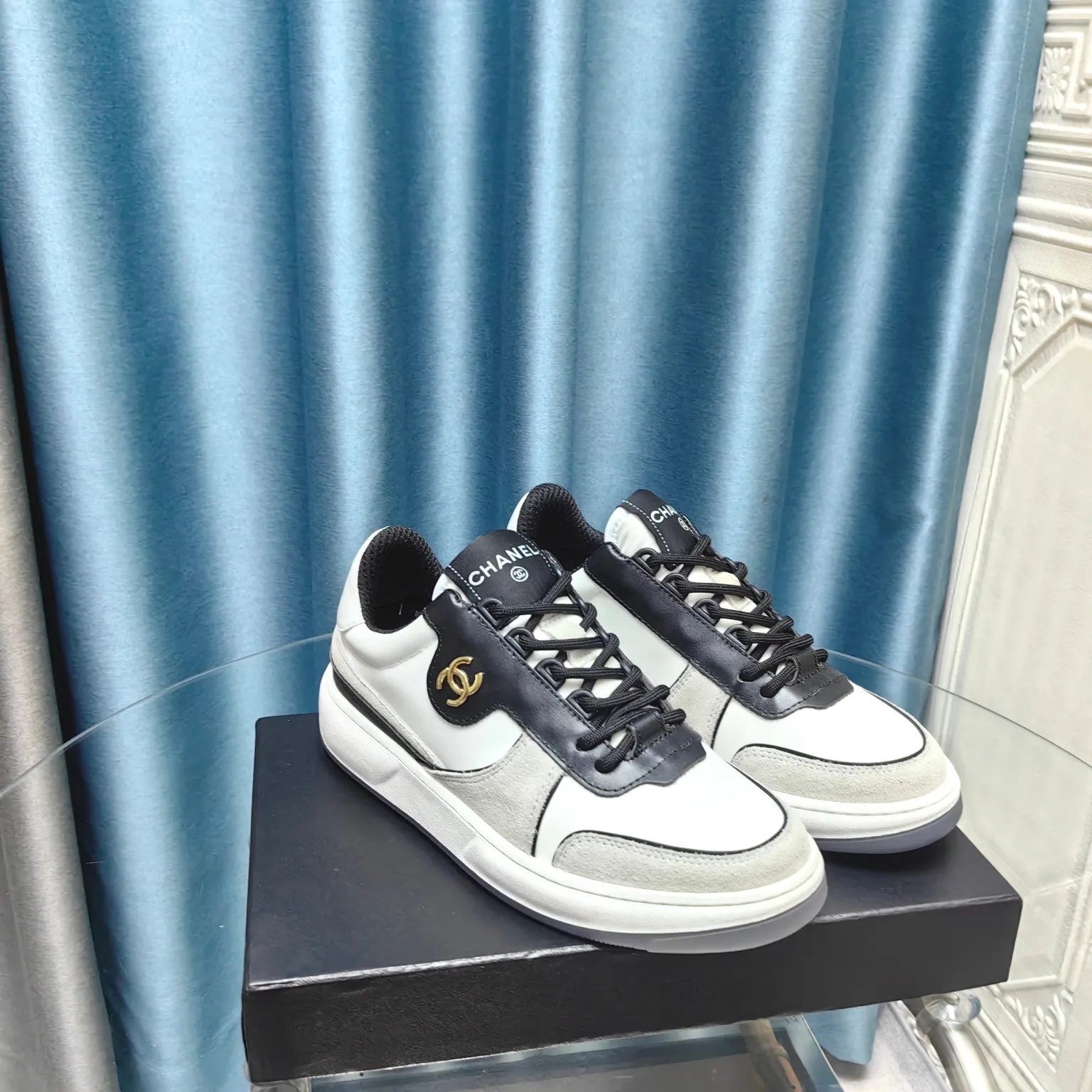 👟👟Ex-factory price 540👟👟 Men's size +10 Chanel Chanel - 2023 counter top casual sports shoes This classic design; the upper is electro-embroidered with a variety of techniques; the outsole is fashionable and sporty; it is unusual to incorporate a variety of color matching elements... The diversified mix and match is very beautiful and versatile, casual, fashionable, sports and outdoor can be taken into account. The counter boutique package is full set for women 35-40 and men 39-45 (Customized size 44.45)